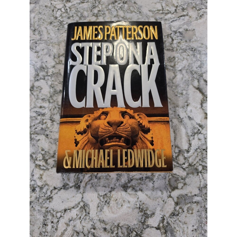 Step on a Crack (Michael Bennett) - Hardcover By Patterson, James 9780316013949